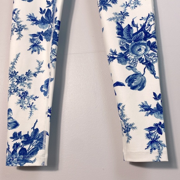 LoveshackFancy x Beachriot High Waist blue and white floral leggings size XS - Picture 8 of 9
